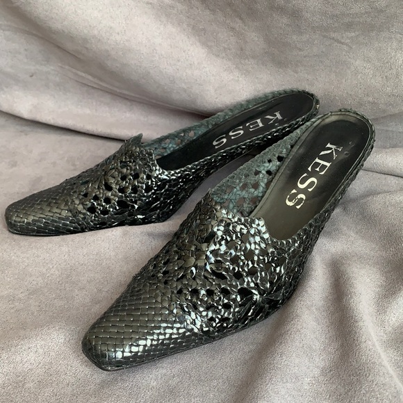 KESS black slip in pumps size 8 1/2 (39) EUC - Picture 1 of 7